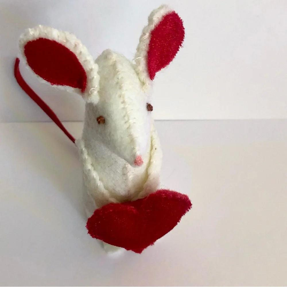 Sweetheart felt mouse art doll Valentine's Day gift handmade hand-sewn